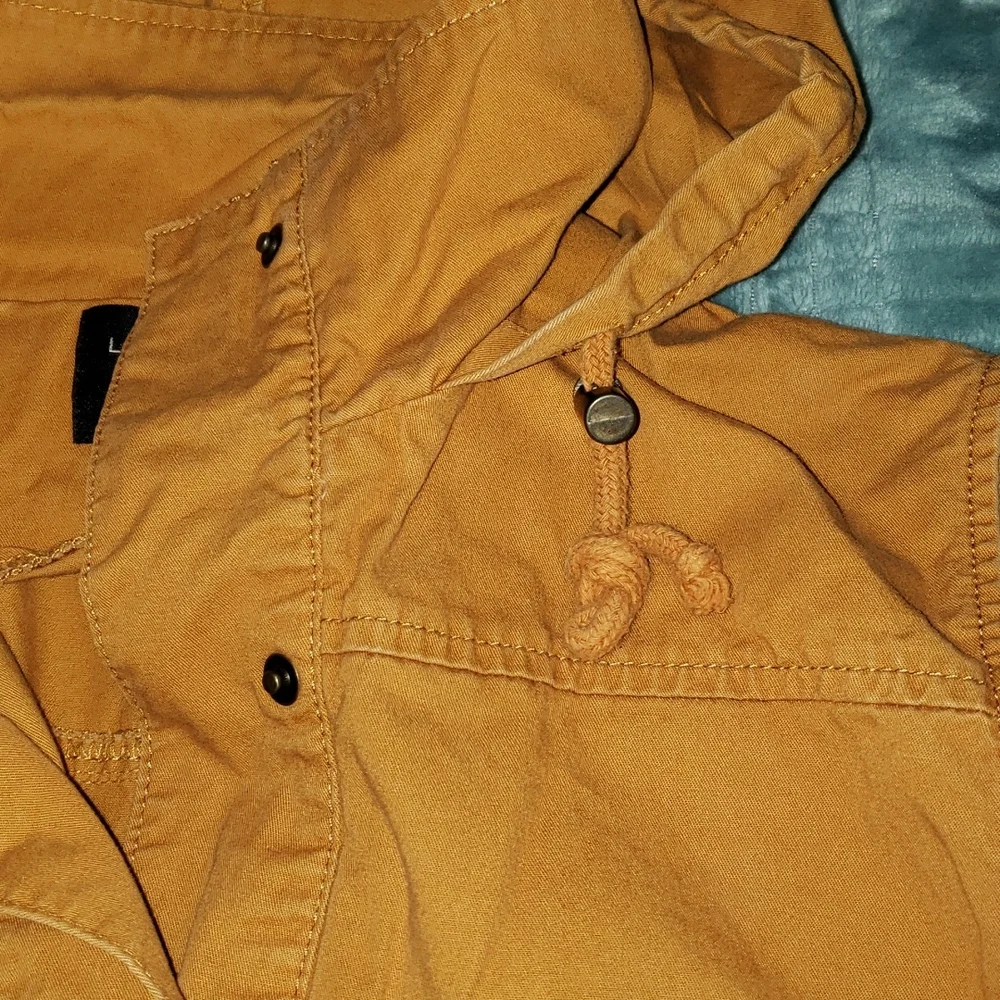 Love Tree sleeveless utility vest with hood in mustard - Picture 4 of 7